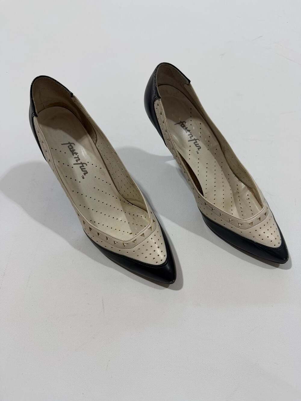 Fast n Fun Vintage Black and White Perforated Leather Pumps Size 8